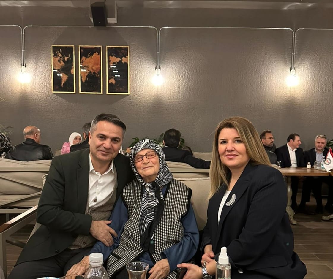 Kaymakamımız Mustafa ALTINPINAR ve kıymetli eşi Şule Hanım, şehit ve gazi yakınlarıyla iftar programında bir araya geldi.