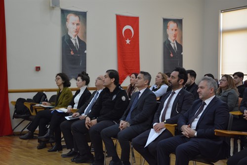 "Bağımlılıkla Mücadele İlçe Meclisi Toplantısı" Kaymakamımız Mustafa ALTINPINAR'ın katılımıyla gerçekleştirildi.